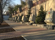Мемориальная-стена-в-честь-обороны-Севастополя